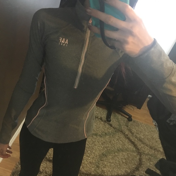 Three-quarter zip - Picture 1 of 7